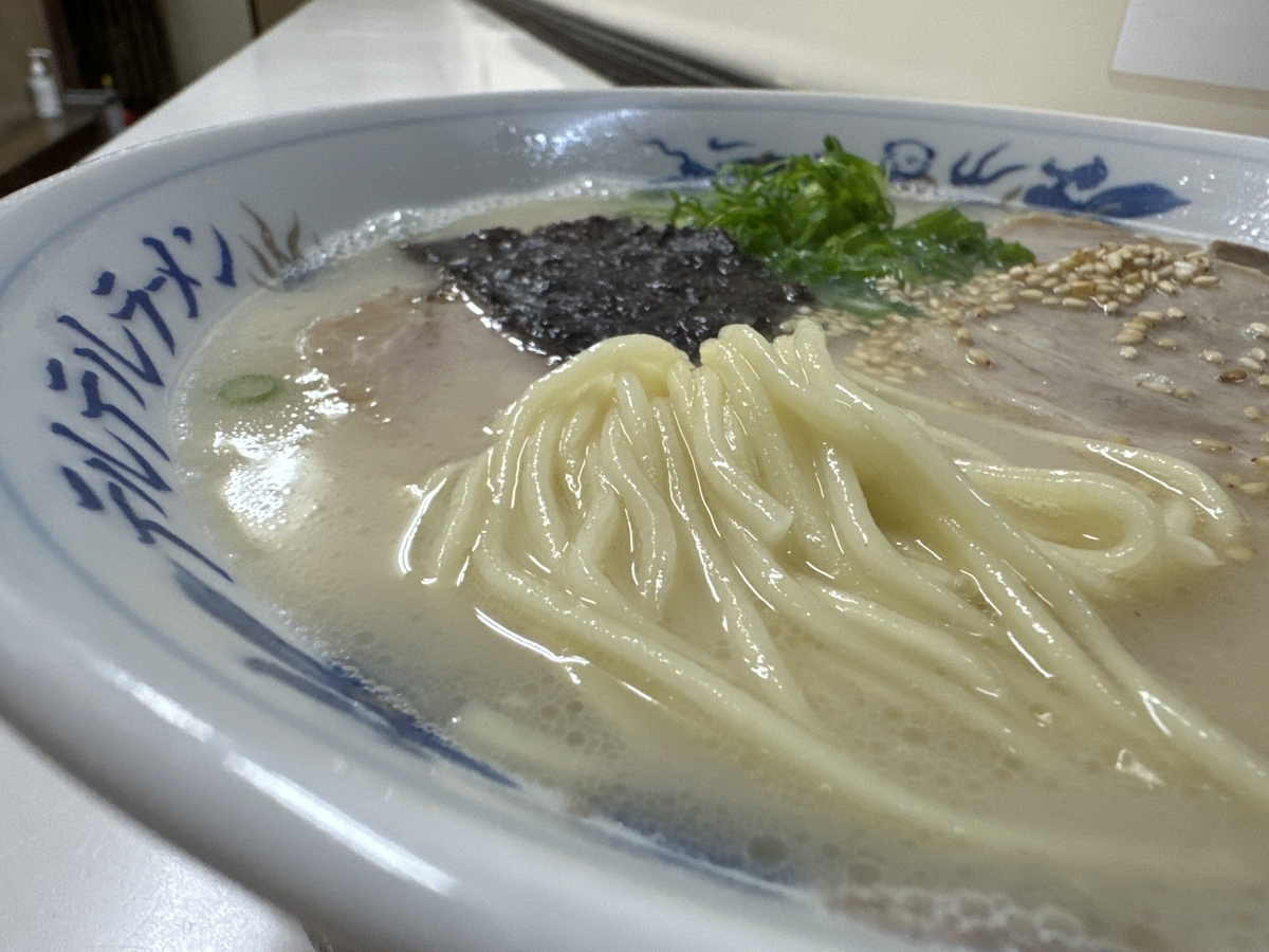 テルテルラーメン　完璧なさがラーメン　ラーメン　麺