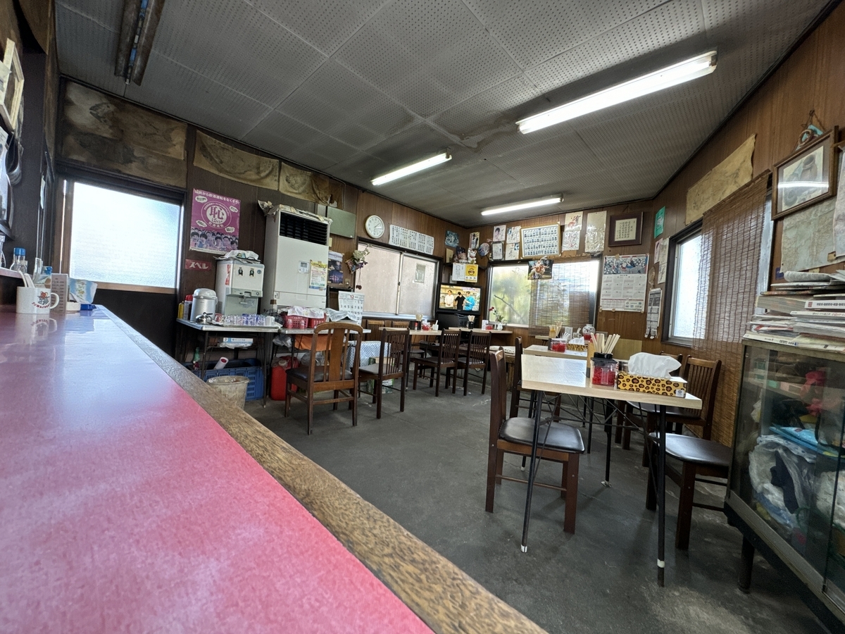 大川市　来々軒　店内