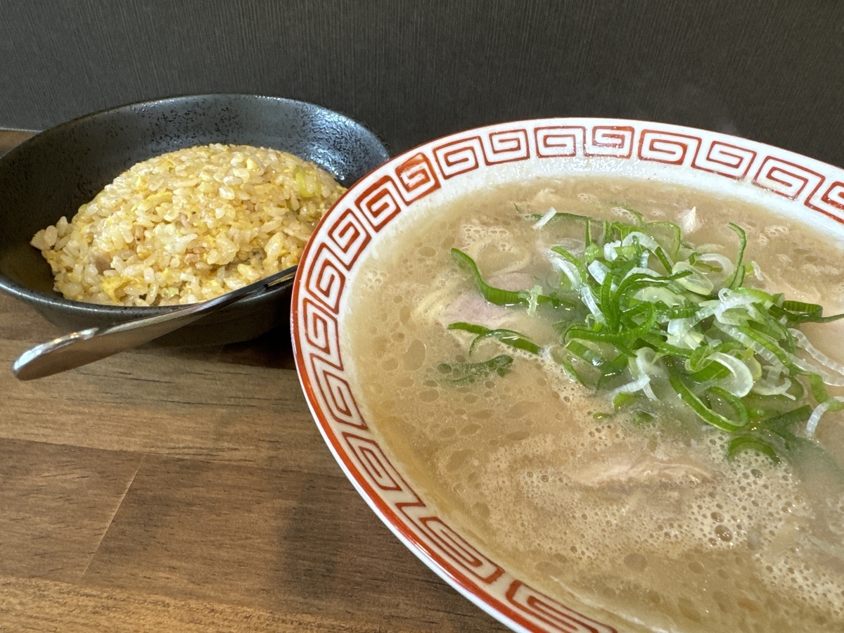 佐賀市　鍋島　麺屋ぷいぷい　ラーメン　半チャーハン