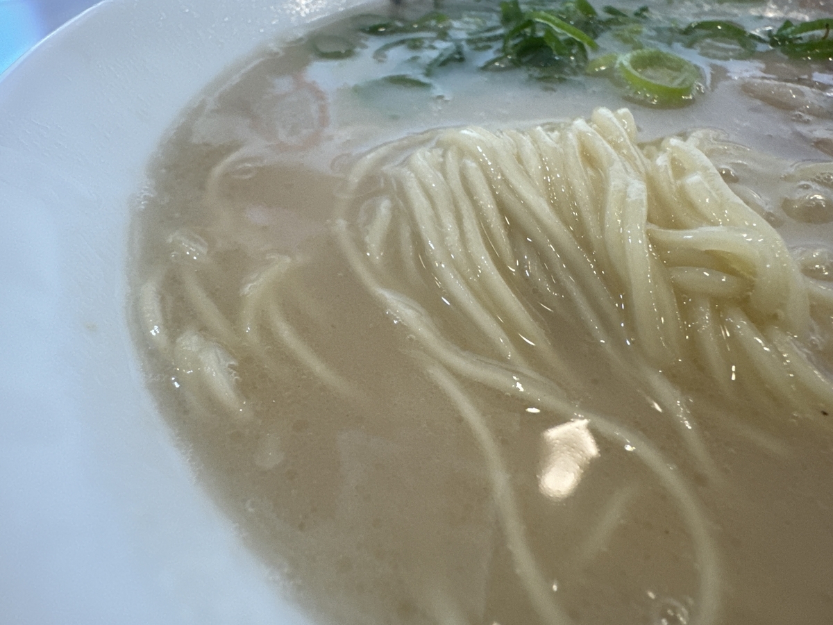 一休軒呉服元町店 ラーメン 麺