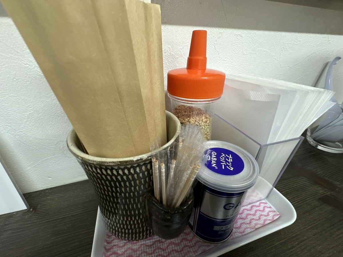 めん処　龍の群れ　机上