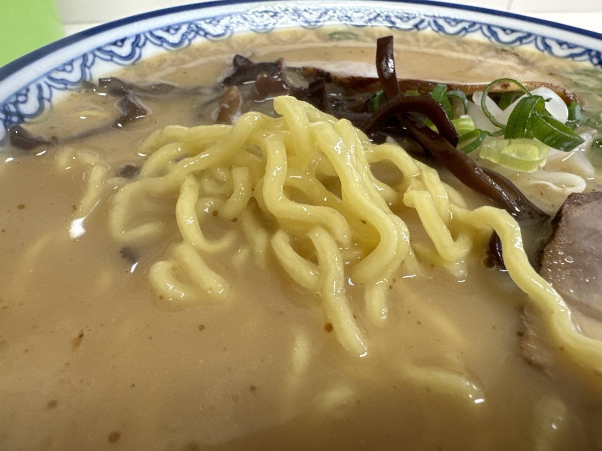 唐津市　ラーメン一番　ちぢれ麺