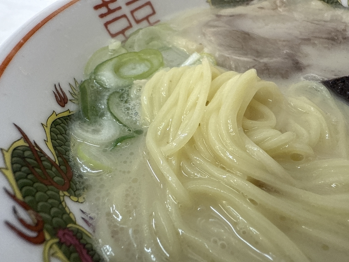 一休軒本店　ラーメン　麺