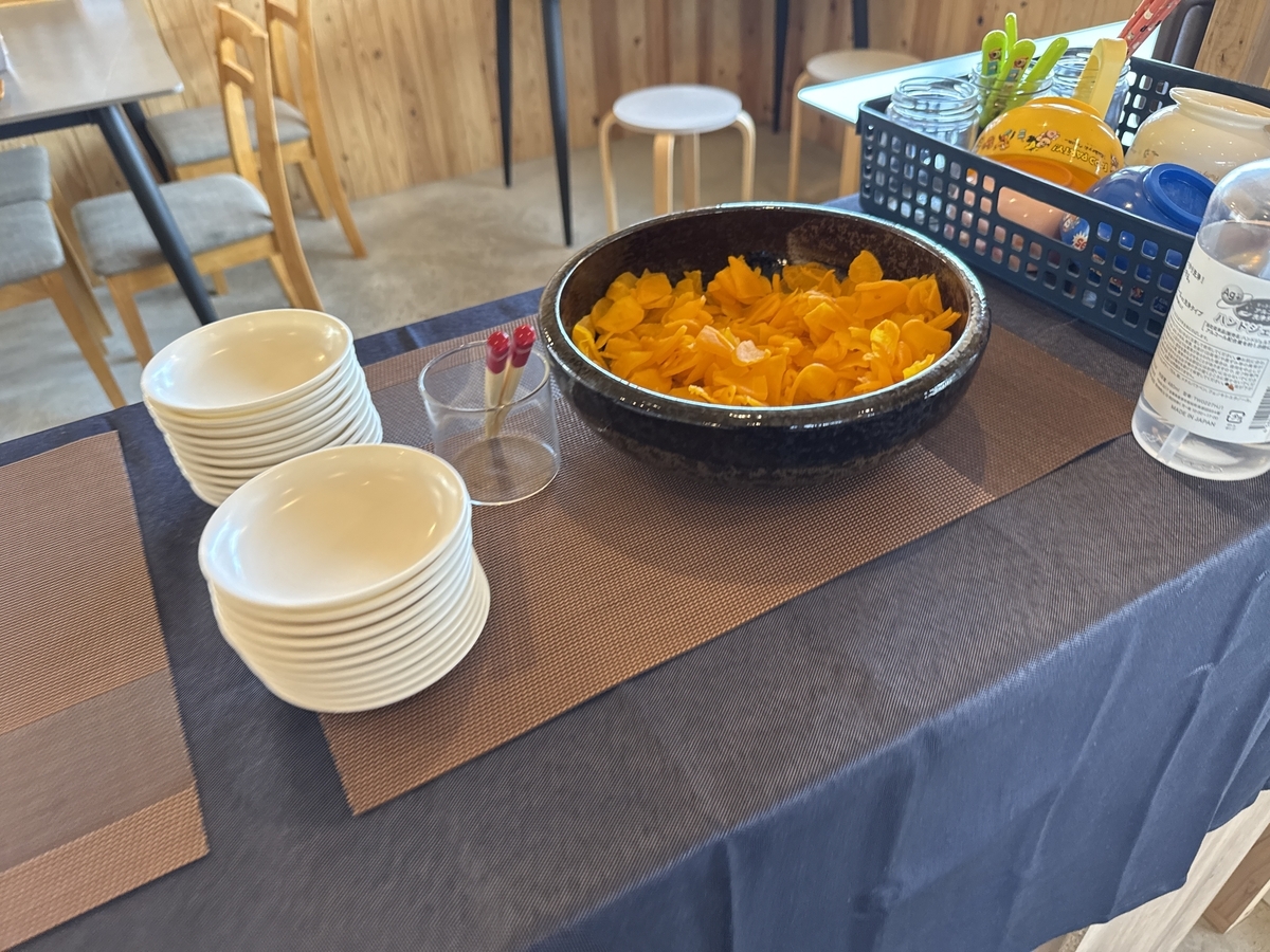 麺処一二三　店内　漬物