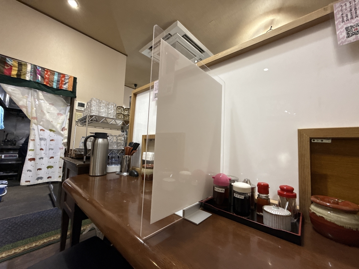 久留米ラーメン金ちゃん テーブル席