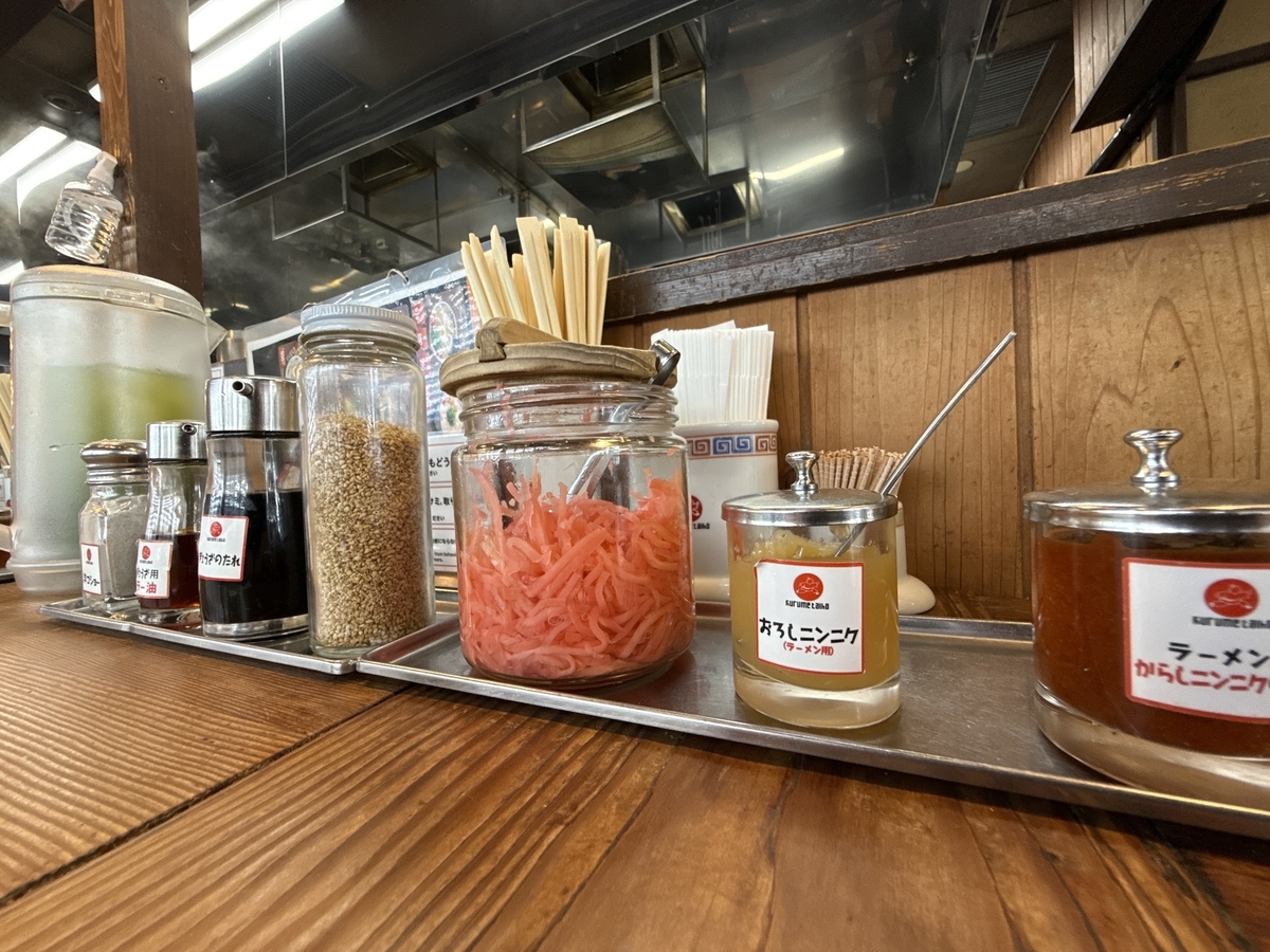 大砲ラーメン長門石店　机上調味料