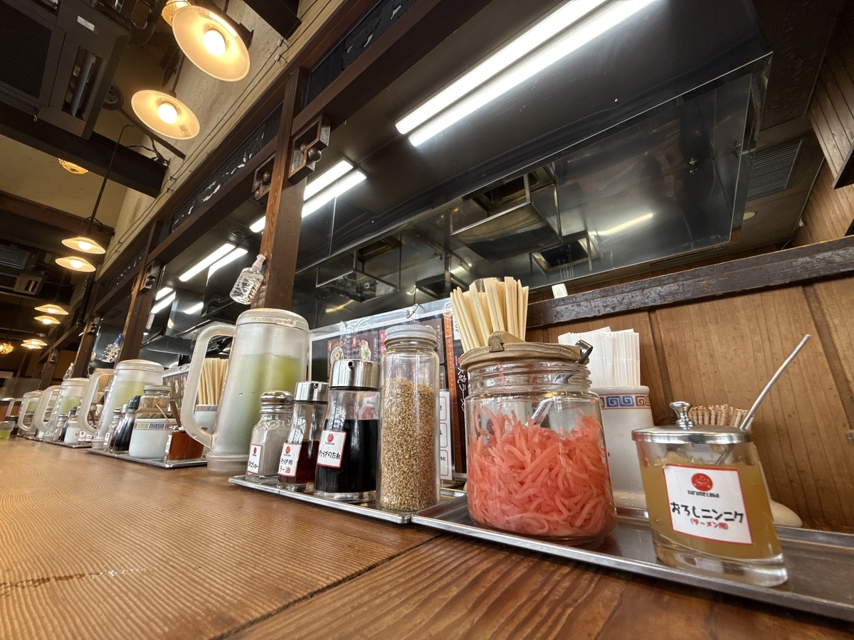 大砲ラーメン長門石店　店内