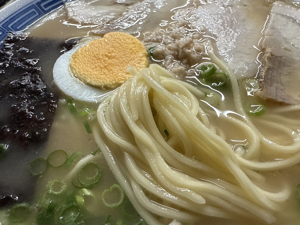沖食堂　ラーメン　麺