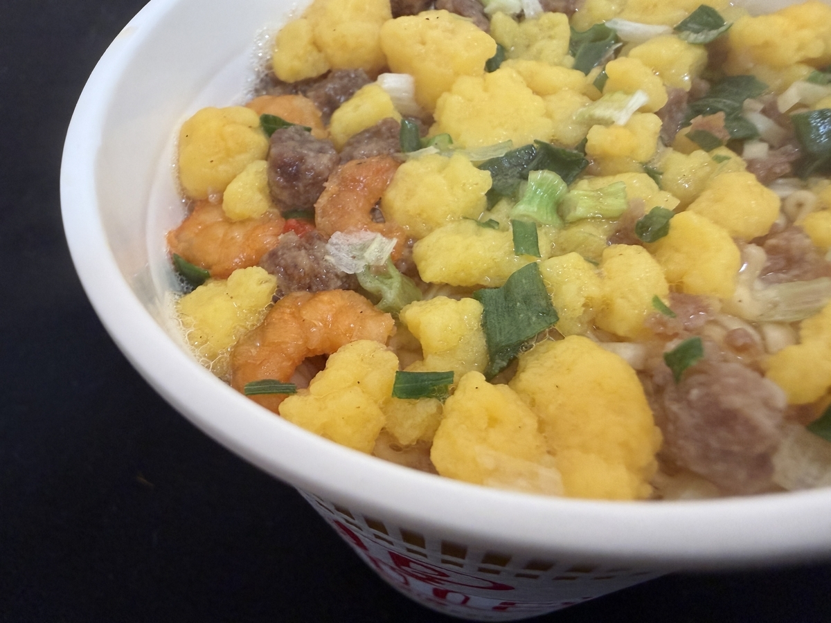 お正月にカップヌードル　出来上がり