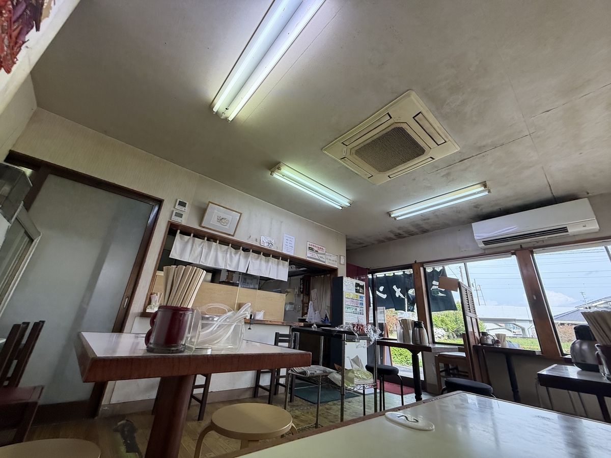竜里　店内
