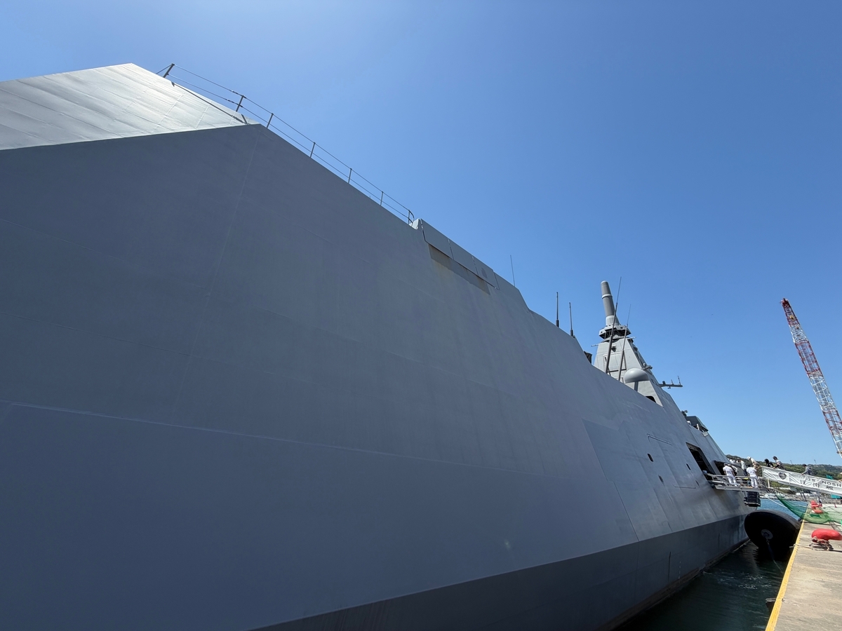 護衛艦　のしろ　側面