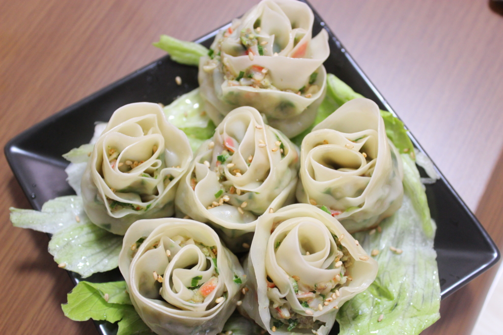 今夜の食卓は見た目もおしゃれに カニカマで作る花びら餃子のレシピ ヒサログ
