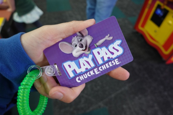 初チャッキーチーズ (BD party at Chuck E. Cheese) - Hit-chanの