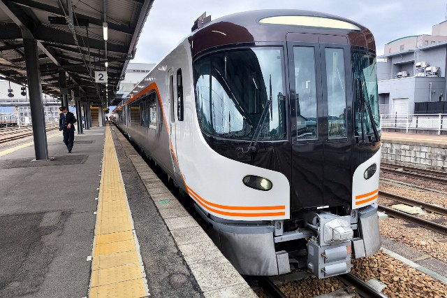 仕事で高山まで、特急ひだの新型車両に乗った - すきーやの休日