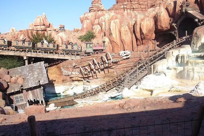 ビッグサンダー・マウンテン - 東京ディズニーリゾート物語