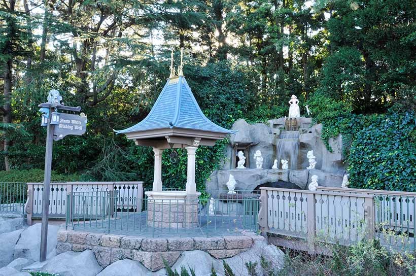白雪姫のグロット - 東京ディズニーリゾート物語