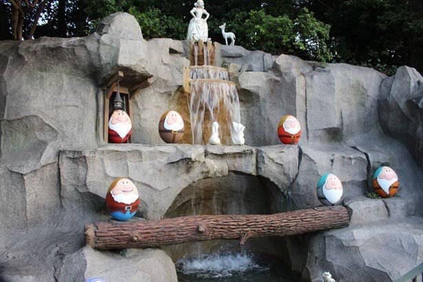 白雪姫のグロット - 東京ディズニーリゾート物語