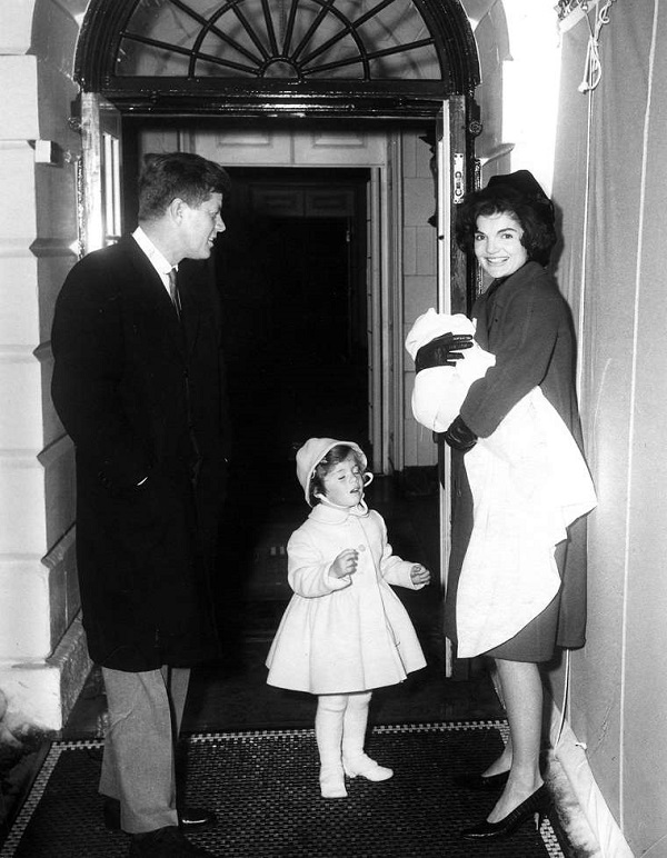 Jacqueline Lee Bouvier Kennedy12:plain