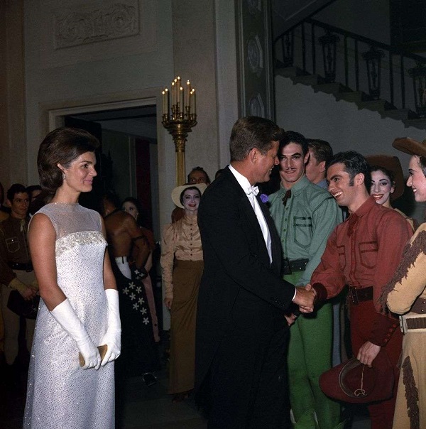 Jacqueline Lee Bouvier Kennedy18:plain