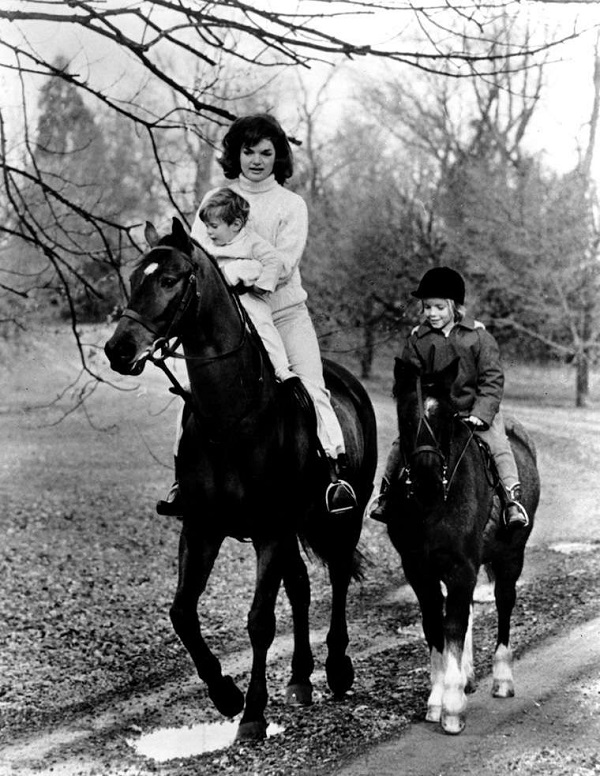 Jacqueline Lee Bouvier Kennedy45:plain