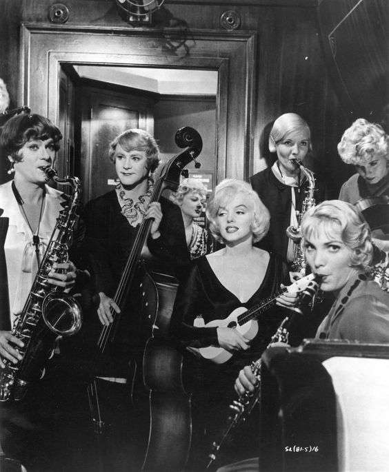 marilyn monroe some like it hot4:plain