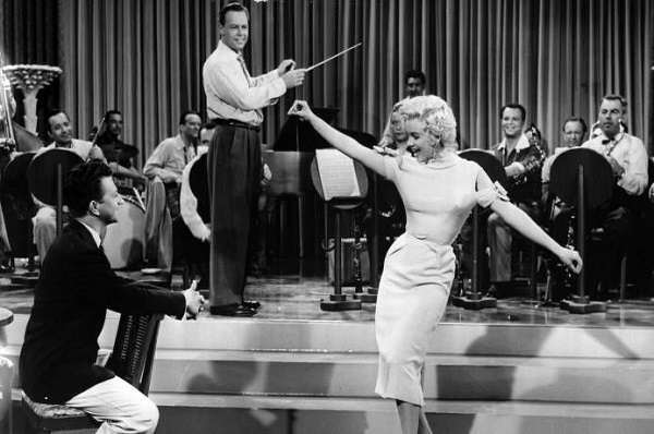 marilyn monroe There's No Business Like Show Business3:plain