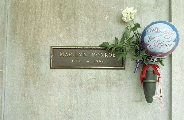 Monroe's crypt at the Westwood Memorial Park:plain