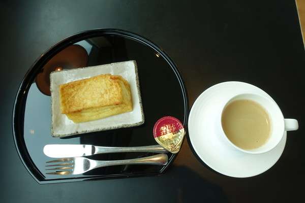 haneda-cathey-lounge