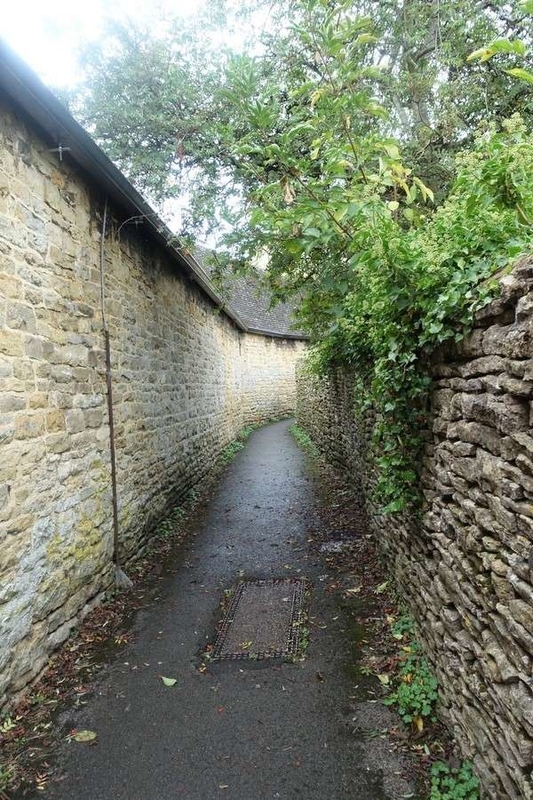 100ｲｷﾞﾘｽ・ｺｯﾂｳｫﾙｽ