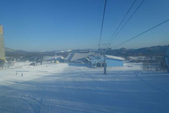 ホテル安比グランドに１泊２日 安比高原スキー場で滑り放題 極上雪質と多彩なコース 温泉とホテルライフ ひとみにカルチャーショックを