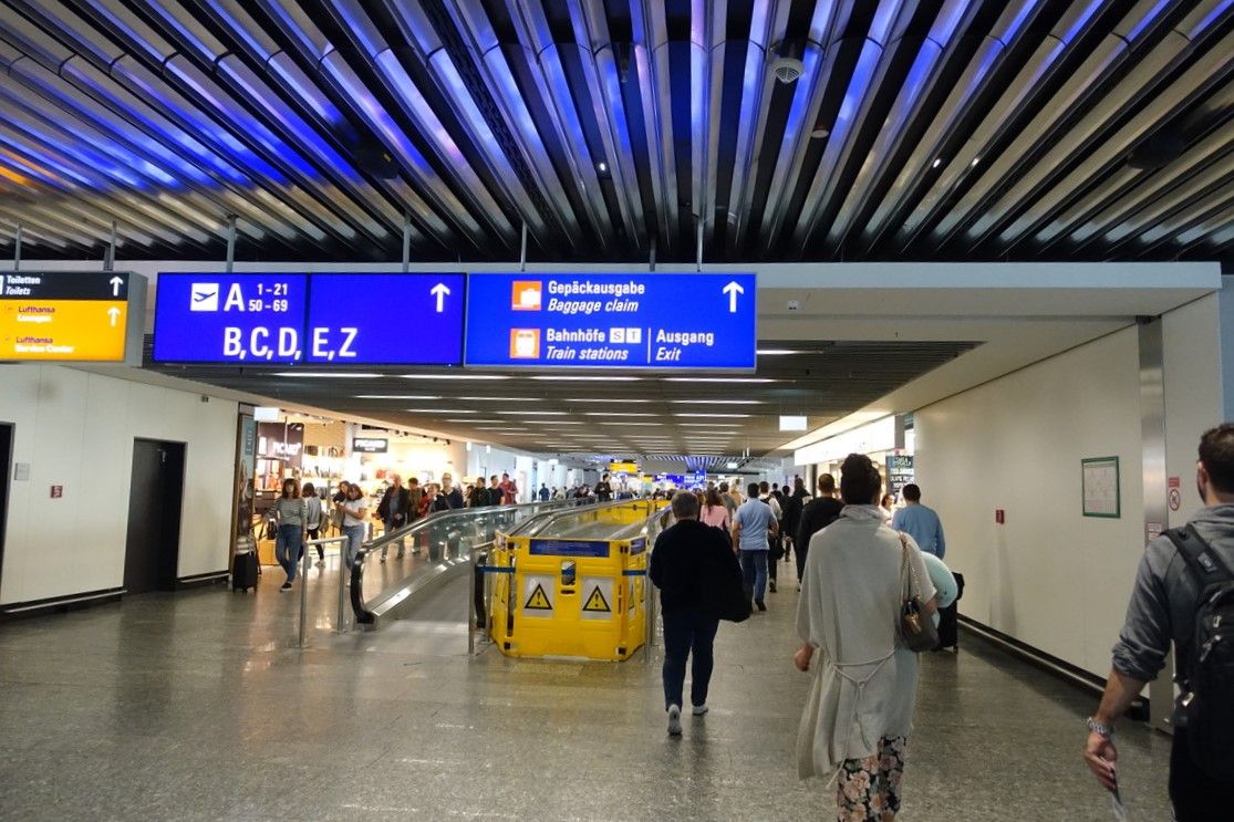 ドキュメント フランクフルト空港乗り継ぎ T1 T2所要時間は１時間 ひとみにカルチャーショックを