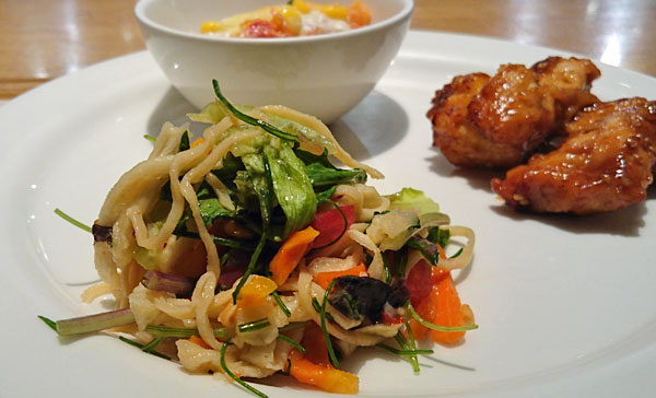 干し野菜と豆腐ヌードルのエスニックサラダ