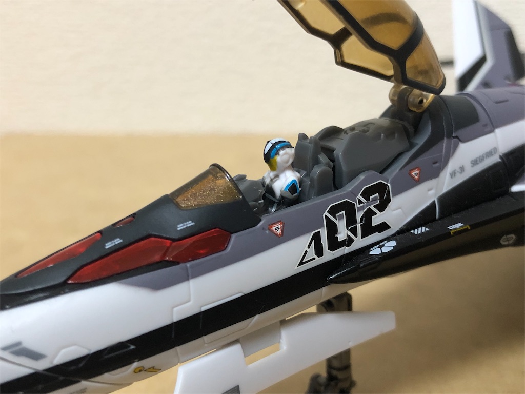 劇場版公開記念】DX超合金 VF-31Fジークフリード(激情版仕様) レビュー