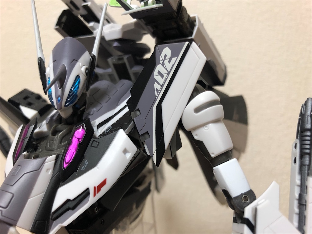 劇場版公開記念】DX超合金 VF-31Fジークフリード(激情版仕様) レビュー