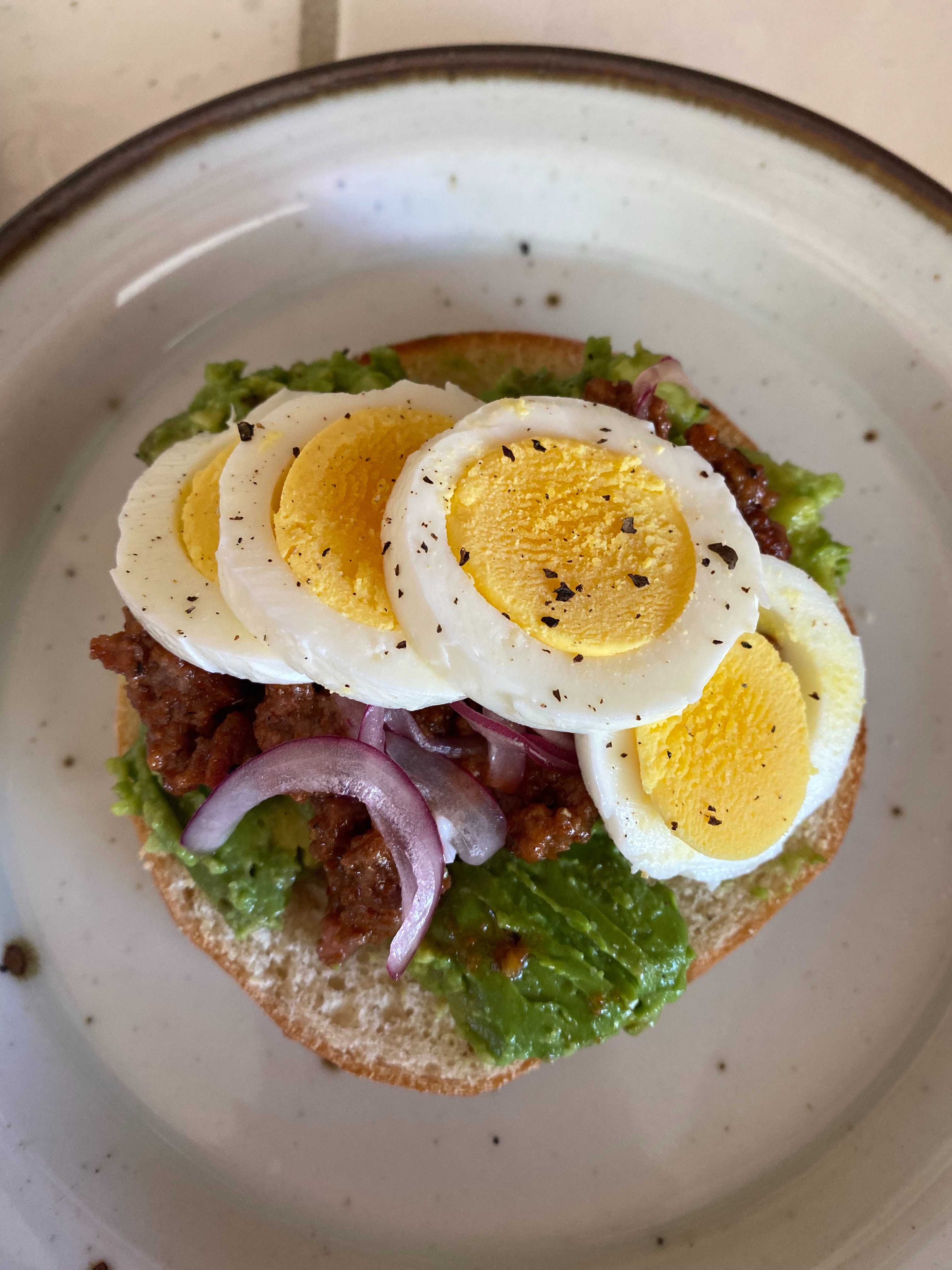 明日も食べたい！アボカドトースト！ - 人と食