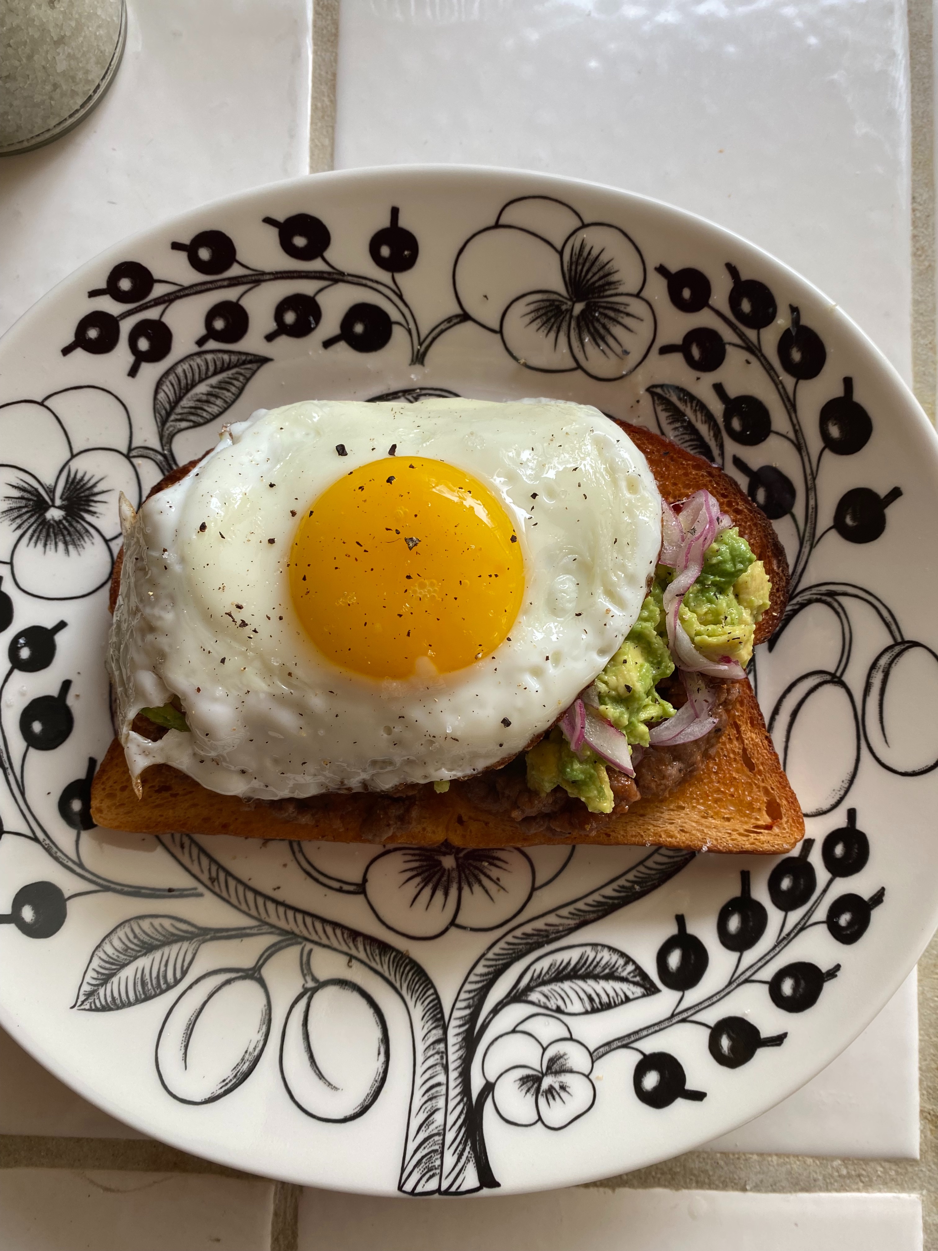 明日も食べたい！アボカドトースト！ - 人と食