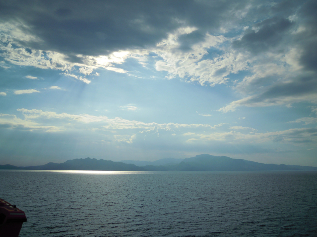 f:id:hitoyam:20170510010148j:plain 小豆島に向かうフェリー上からの景色