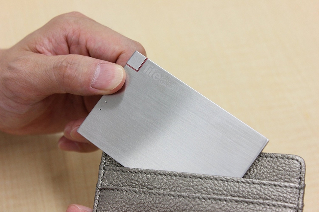 超薄型plususモバイルバッテリー 超薄型plususモバイルバッテリー