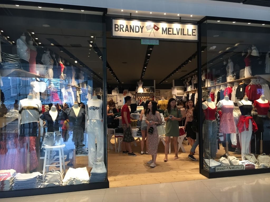 香港初ナチュラルモデル系usブランド上陸 Brandy Melville ブランディ メルビル 香港ファッション 雑貨 おみやげブログ