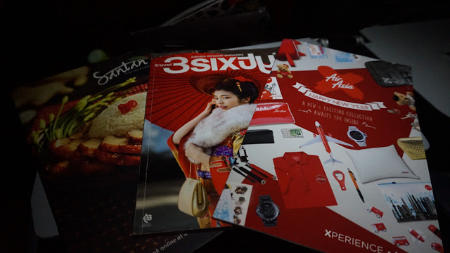 airasia_inside_flight_books