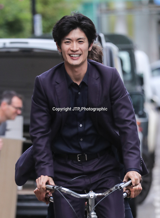 HARUMA MIURA ポール　スミス ポール・スミスと三浦春馬、ふたりの表現者が描く、自由でポップ