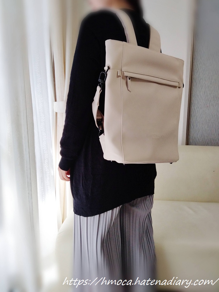 リュックを背負った女性