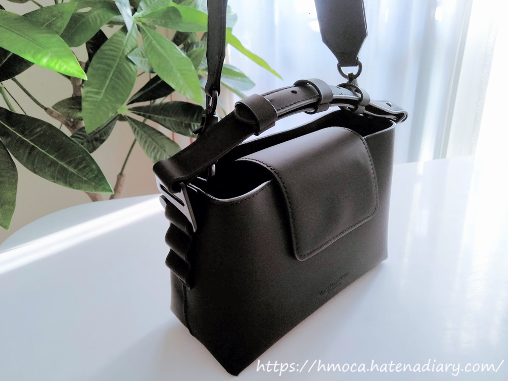 ガストンルーガ スプラッシーニ ショルダーストラップをつけたところ