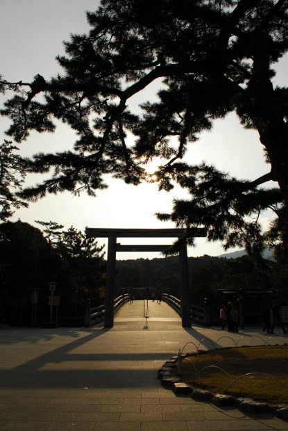 朝の宇治橋