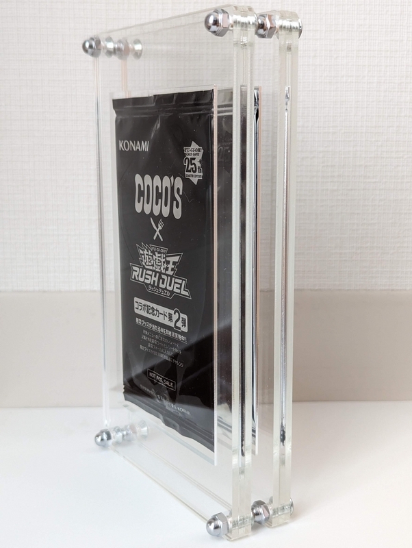 ディスプレイケース「The Case」に入れてカードを飾ると良い感じ