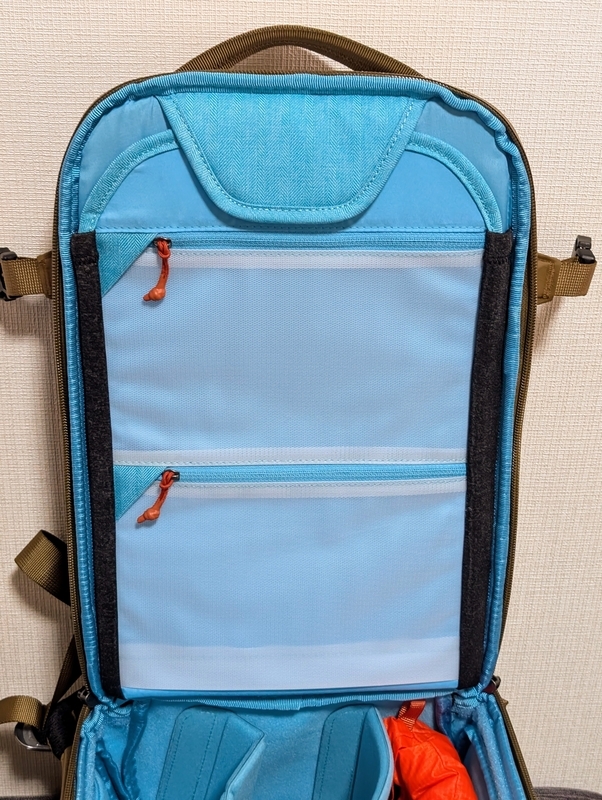 めっちゃ厚くて重いBRANDEDGARMENTS ポリス　size 40 サミットクリエイティブのカメラバッグ「メトロポリス（16L）」が