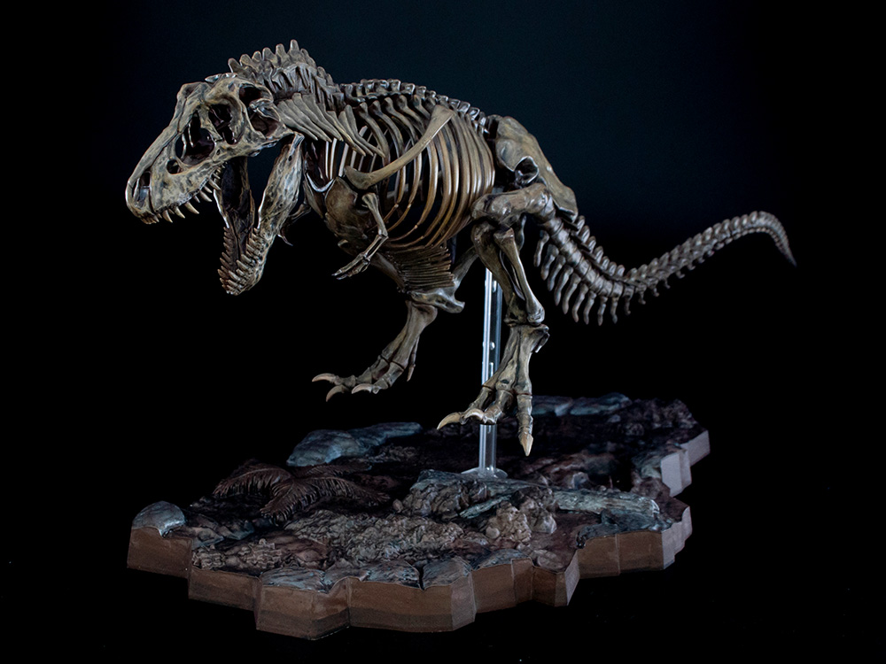 【塗装済完成品】即購入歓迎　バンダイ　ティラノサウルス 1/32スケール 恐竜プラモ全塗装】ティラノサウルス Painting T-rex plastic