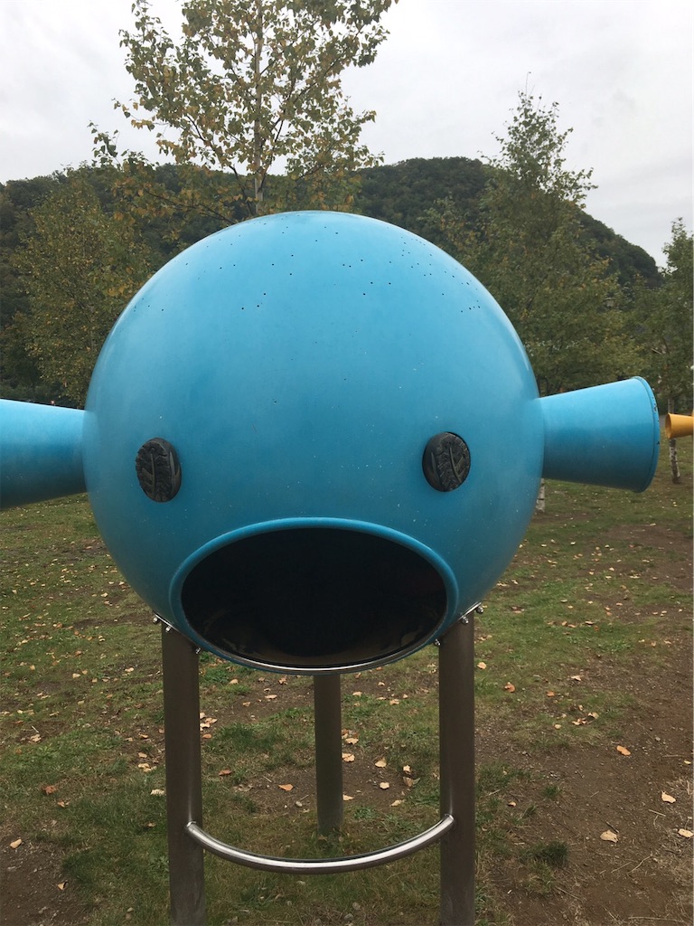 謎のオブジェ 中に入ると星空と音が響く