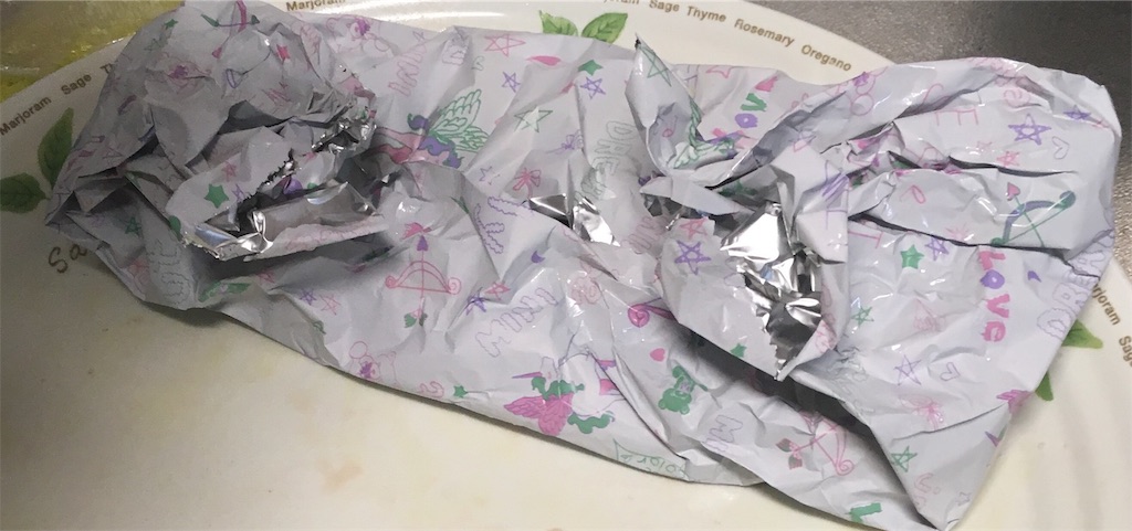 お肉をアルミホイルで包む お肉をアルミホイルで包む