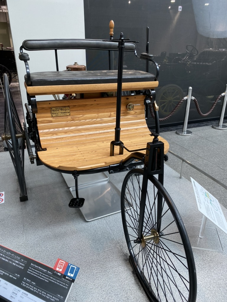 トヨタ博物館に展示されている世界で最初の内燃機関車ベンツ1号レプリカ